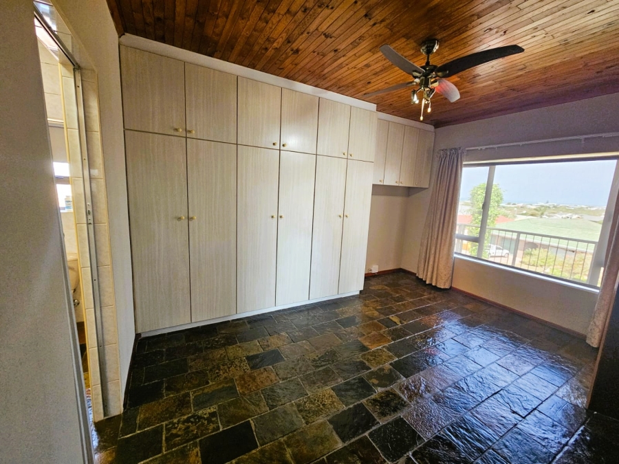 5 Bedroom Property for Sale in Stilbaai Wes Western Cape